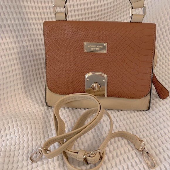 Leather handbag crossbody or arm carry - Picture 6 of 7